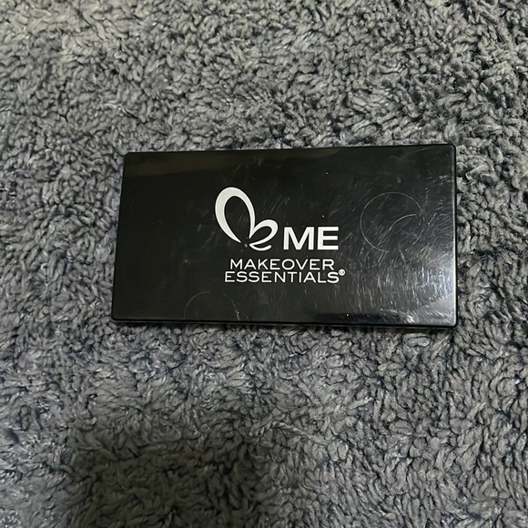 NWT makeover essentials eyeshadow/liner - Picture 2 of 2